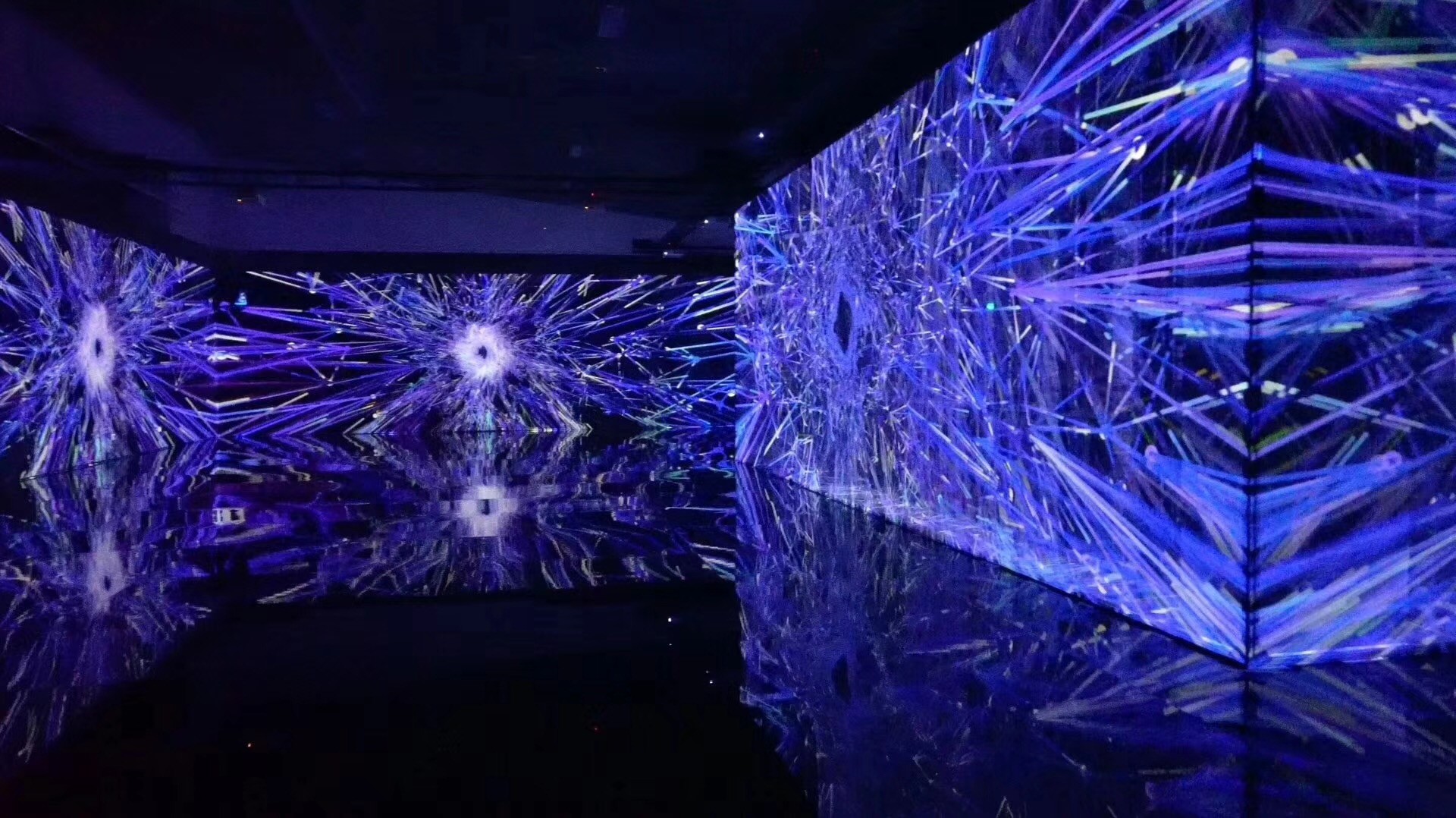 Berita perusahaan terbaru tentang Di area mana teknologi proyeksi holografik utamanya digunakan?