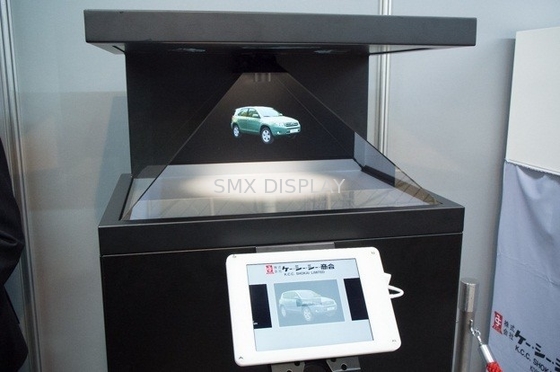 Tampilan Hologram Piramida Proyeksi 3D Menampilkan Remote Control Untuk Periklanan