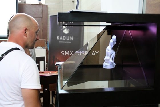 kualitas 270 ° 22 Inch Full HD Hologram Pyramid Tampilan 3D Showcase Hologram Box Untuk Pameran Pabrik